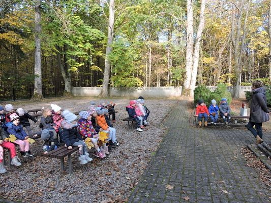  Grafika #1: Czcimy pamięć zmarłych