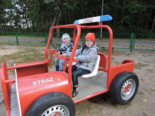  Grafika #23: Jesienny spacer po parku.