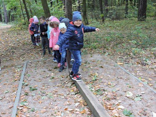  Grafika #9: Jesienny spacer po parku.