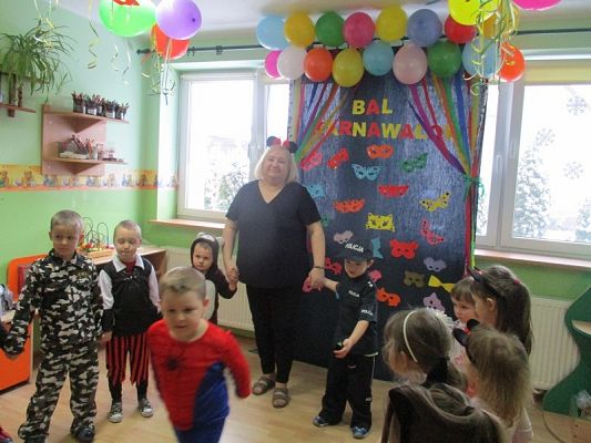  Grafika #32: Bal karnawałowy