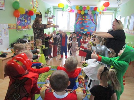  Grafika #22: Bal karnawałowy