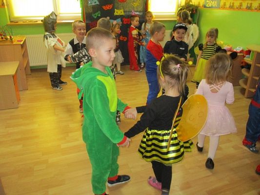  Grafika #25: Bal karnawałowy