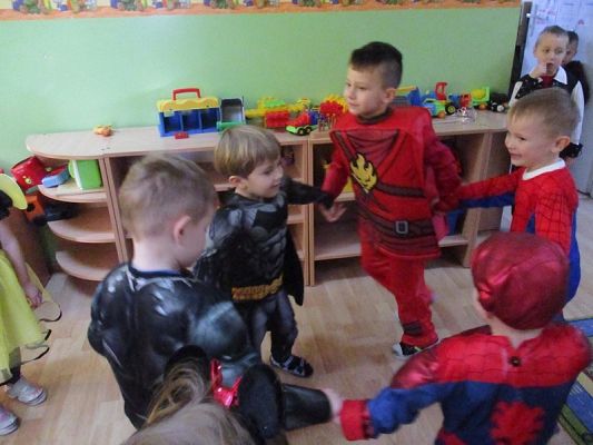  Grafika #21: Bal karnawałowy