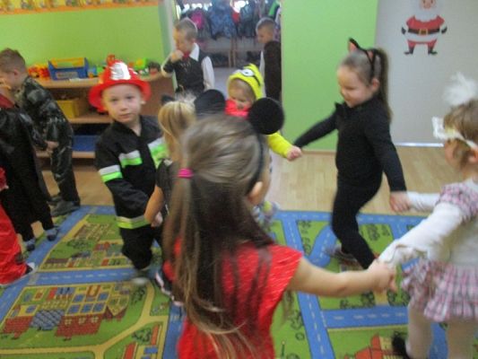  Grafika #6: Bal karnawałowy