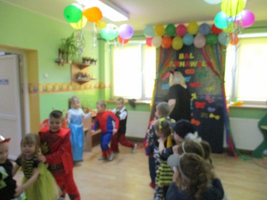  Grafika #2: Bal karnawałowy