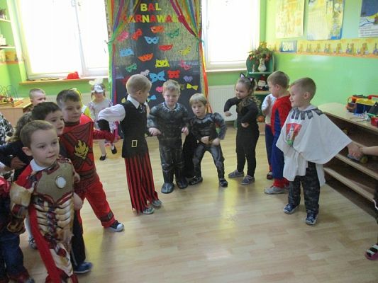  Grafika #7: Bal karnawałowy