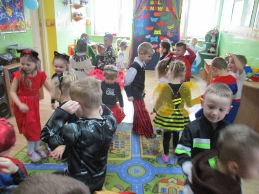  Grafika #8: Bal karnawałowy