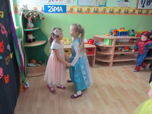  Grafika #4: Bal karnawałowy