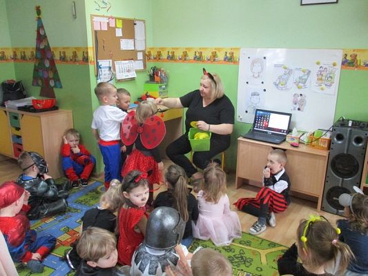  Grafika #65: Bal karnawałowy