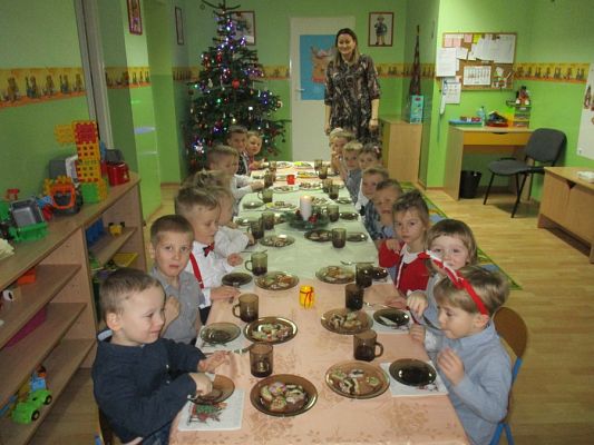 Grafika #4: Uroczysta Wigilia w przedszkolu