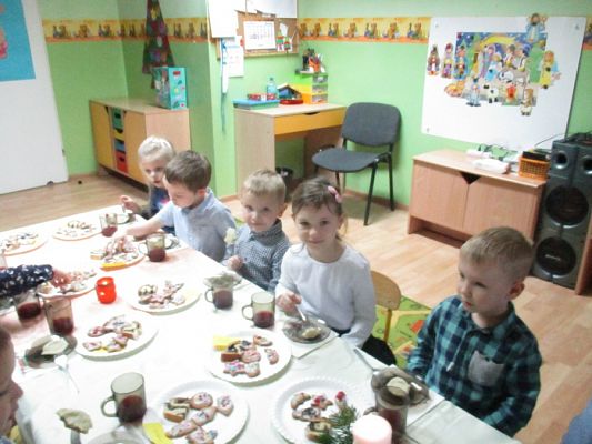  Grafika #6: Uroczysta Wigilia w przedszkolu