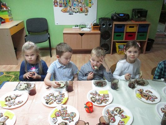  Grafika #12: Uroczysta Wigilia w przedszkolu