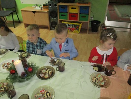  Grafika #13: Uroczysta Wigilia w przedszkolu