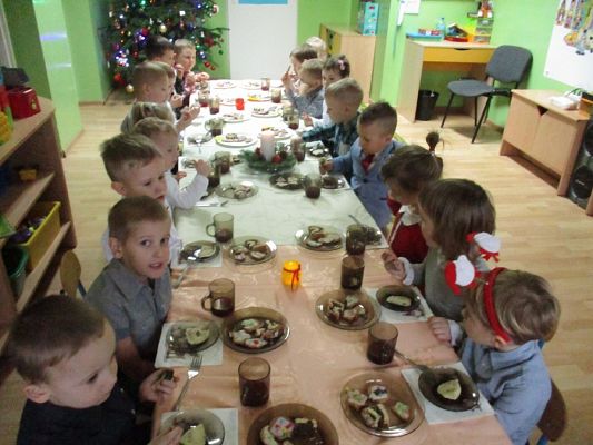  Grafika #0: Uroczysta Wigilia w przedszkolu
