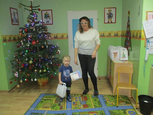  Grafika #18: Rodzinny Konkurs Plastyczny pod hasłem: Najpiękniejsza Świąteczna Kartka Bożonarodzeniowa