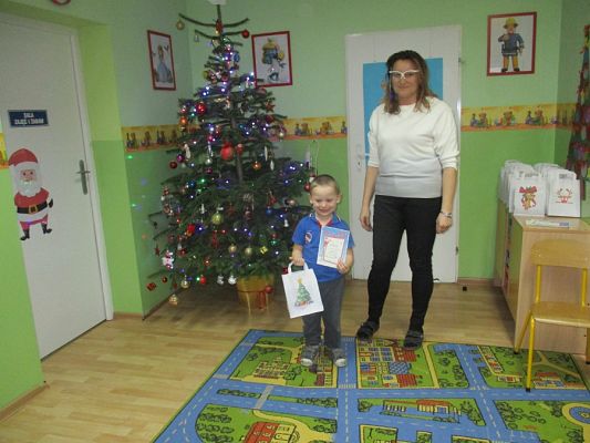  Grafika #17: Rodzinny Konkurs Plastyczny pod hasłem: Najpiękniejsza Świąteczna Kartka Bożonarodzeniowa