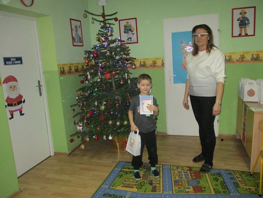  Grafika #22: Rodzinny Konkurs Plastyczny pod hasłem: Najpiękniejsza Świąteczna Kartka Bożonarodzeniowa