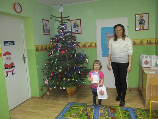  Grafika #21: Rodzinny Konkurs Plastyczny pod hasłem: Najpiękniejsza Świąteczna Kartka Bożonarodzeniowa