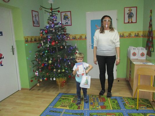  Grafika #10: Rodzinny Konkurs Plastyczny pod hasłem: Najpiękniejsza Świąteczna Kartka Bożonarodzeniowa