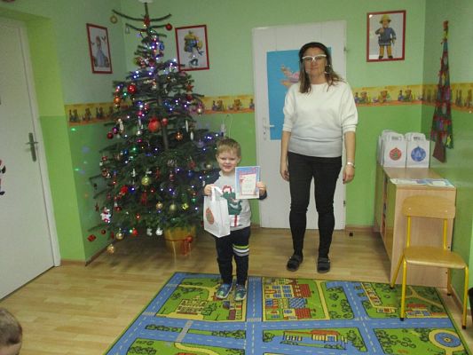  Grafika #12: Rodzinny Konkurs Plastyczny pod hasłem: Najpiękniejsza Świąteczna Kartka Bożonarodzeniowa