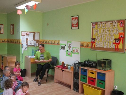 Grafika #2: Dzień Pluszowego Misia