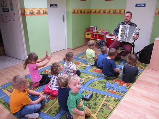  Grafika #0: Zajęcia dodatkowe w przedszkolu