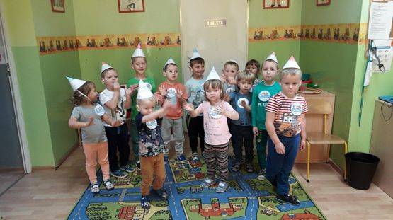  Grafika #35: Dzień Kredki