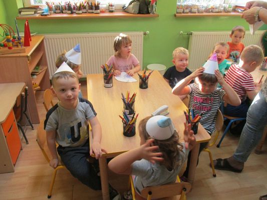  Grafika #8: Dzień Kredki