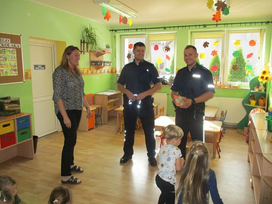  Grafika #5: Policjanci w przedszkolu