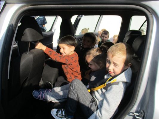  Grafika #13: Policjanci w przedszkolu