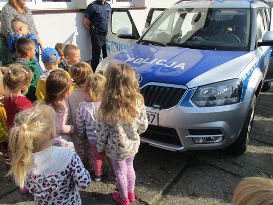  Grafika #14: Policjanci w przedszkolu