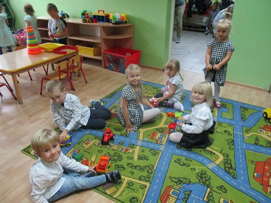 Grafika #1: Pierwsze dni w przedszkolu