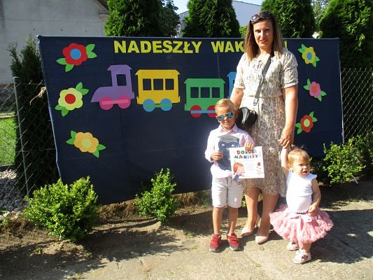 Grafika #21: Galeria zdjęć dzieci i rodziców z rozdania dyplomów i nagród