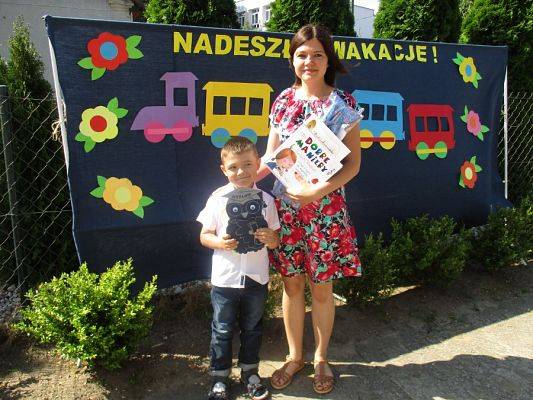 Grafika #23: Galeria zdjęć dzieci i rodziców z rozdania dyplomów i nagród