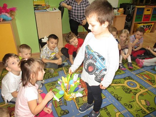 Grafika #5: Niespodzianka z okazji Dnia Kobiet