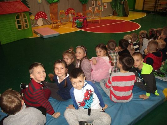 Grafika #2: Przedstawienie "Królewna Śnieżka i siedmiu krasnoludków"