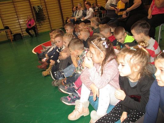 Grafika #3: Przedstawienie "Królewna Śnieżka i siedmiu krasnoludków"