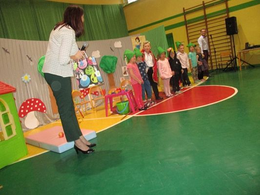 Grafika #18: Przedstawienie "Królewna Śnieżka i siedmiu krasnoludków"