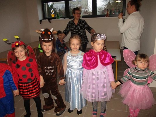  Grafika #1: Bal karnawałowy