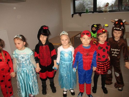  Grafika #2: Bal karnawałowy