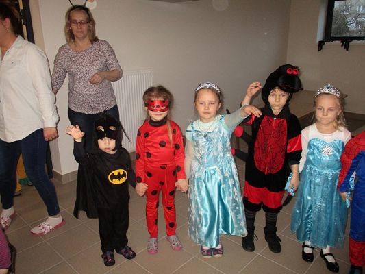  Grafika #3: Bal karnawałowy