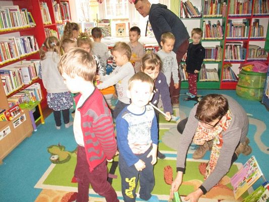  Grafika #37: Wizyta w bibliotece miejskiej w Lęborku