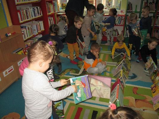  Grafika #35: Wizyta w bibliotece miejskiej w Lęborku