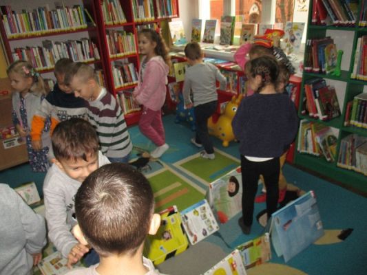  Grafika #30: Wizyta w bibliotece miejskiej w Lęborku