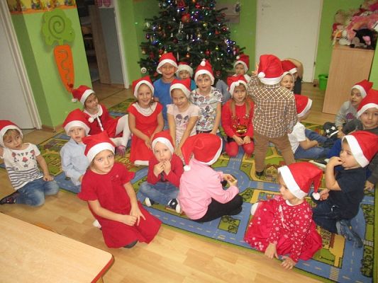  Grafika #1: Mikołajki w przedszkolu