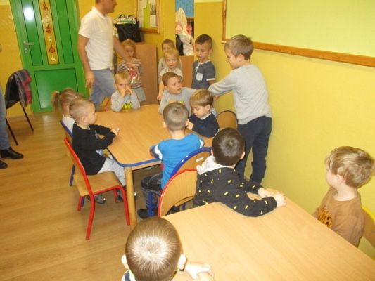  Grafika #16: Koncert muzyczny w szkole