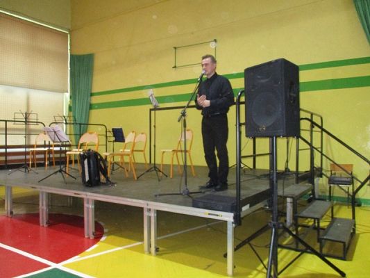  Grafika #3: Koncert muzyczny w szkole