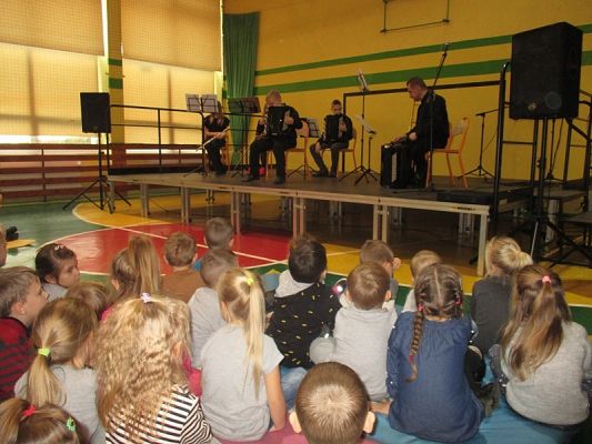  Grafika #9: Koncert muzyczny w szkole