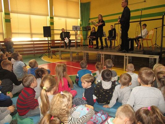  Grafika #11: Koncert muzyczny w szkole