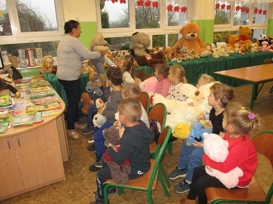 Grafika #2: Święto Misia w bibliotece